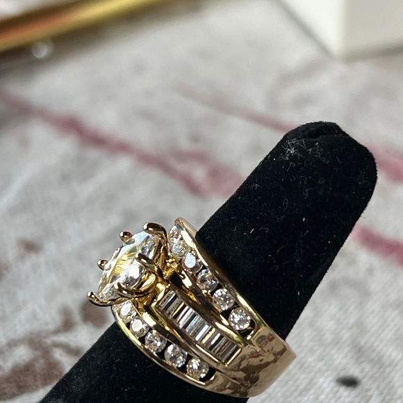 Fashion Jewelry Gold and Silver Art Deco Ring - Picture 6 of 13